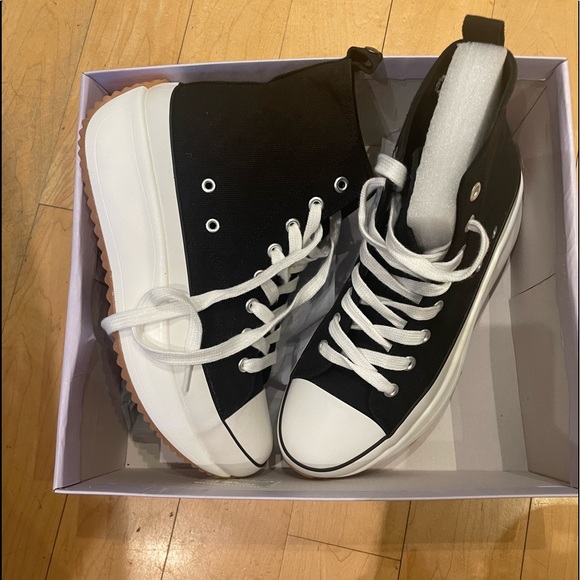 Winnona Lace-Up Platform Sneaker
MADDEN GIRL NWT size 7.5 - Picture 2 of 16